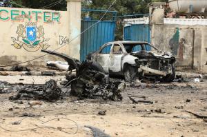 Atac sinucigaș în capitala Somaliei, lângă palatul prezidenţial. Cel puțin opt oameni au murit, între care o femeie și doi copii