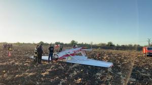Un avion Cessna 150 a aterizat forțat sâmbătă pe un câmp de lângă aerodromul Strejnic. Două persoane se aflau la bord