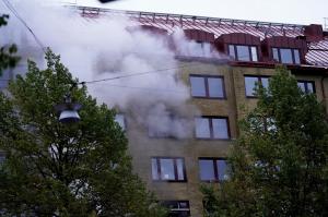 GALERIE FOTO | Explozie puternică într-o clădire din Ghotenburg: 25 de persoane au ajuns la spital. Un pompier a fost rănit în timpul operaţiunilor de salvare