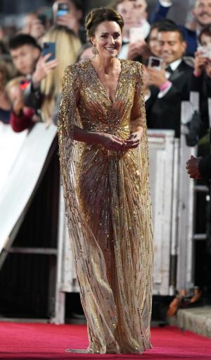 Kate Middleton, apariţie strălucitoare pe covorul roşu la avanpremiera filmului "No time to die". Daniel Craig: "Sunt incredibil de mândru"
