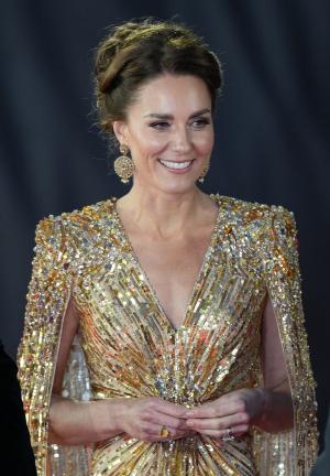 Kate Middleton, apariţie strălucitoare pe covorul roşu la avanpremiera filmului "No time to die". Daniel Craig: "Sunt incredibil de mândru"