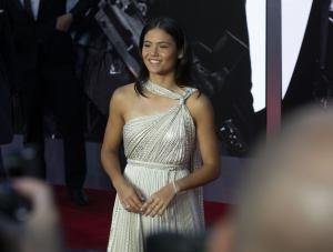 Emma Răducanu, printre invitaţii la premiera noului film cu James Bond. Campioana de la US Open s-a fotografiat lângă maşina agentului 007