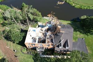 Uraganul Ida: 44 de morţi, case distruse şi sute de maşini avariate. Inundaţiile devastatoare au măturat tot în calea lor