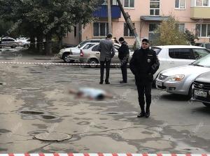 Trei fete care studiau Medicina, ucise cu un topor. Criminalul este căutat prin tot vestul Rusiei