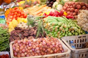 Legumele şi fructele de toamnă, la mare căutare printre gospodine. Autorităţile din Suceava încurajează consumul de la producătorii locali