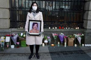 Tată român, acuzat fără vină că a ucis o învăţătoare în Irlanda. Necazul s-a abătut asupra casei sale, însoţit de ameninţări cu moartea