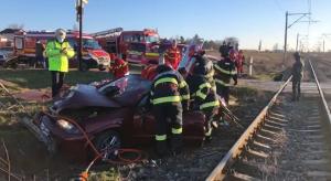 Doi tineri, soț și soție, uciși de tren în Galați. Mașina lor a fost spulberată la o trecere de cale ferată din Şendreni