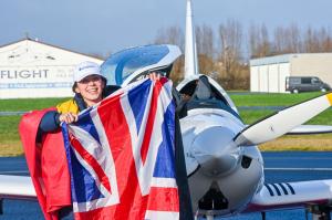 O adolescentă pilot, în cartea recordurilor drept cea mai tânără femeie care a zburat singură în jurul lumii