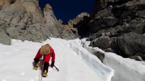 Salvamontiștii nu pot recupera, nici după o săptămână, trupul alpinistei care a murit în Bucegi. Viscolul a făcut misiunea salvatorilor imposibilă