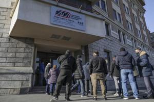 Câți români vor să se angajeze șoferi la STB după grevă: au făcut coadă la sediu. Condițiile pentru angajarea la STB