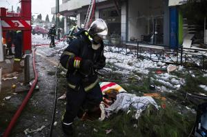 Explozie puternică într-un bloc din centrul Atenei. O singură persoană a fost grav rănită