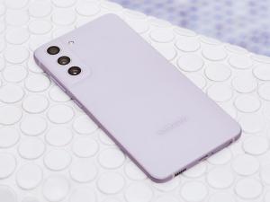 Samsung Galaxy S21 FE considerat a fi cel mai bun telefon Android din 2022 la un preţ mic