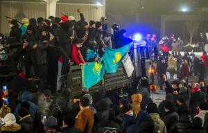 MAE: Aproximativ 100 de români se află în Kazahstan, unde au loc mișcări de masă, însoțite de violențe