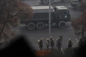 VIDEO. Trupele rusești intră în Kazahstan. Noi lupte de stradă, tancuri și focuri de armă în Almatî. Ar putea fi 100 de morţi