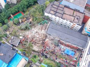 Tragedie în China. 16 persoane au murit după ce cantina în care se aflau s-a prăbuşit în urma unei explozii