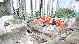 Tragedie în China. 16 persoane au murit după ce cantina în care se aflau s-a prăbuşit în urma unei explozii