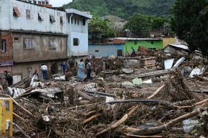 Tragedie în Venezuela: 22 de morţi şi peste 50 de dispăruţi în urma unei alunecări de teren. Preşedintele a decretat trei zile de doliu naţional