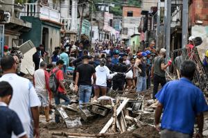 Tragedie în Venezuela: 22 de morţi şi peste 50 de dispăruţi în urma unei alunecări de teren. Preşedintele a decretat trei zile de doliu naţional