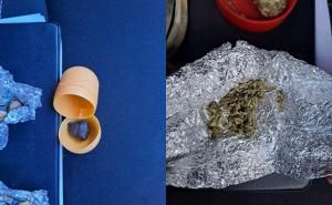 Doi tineri care se drogau într-un parc din Cluj, prinşi de jandarmi cu substanţele în recipientul de la oul cu surprize