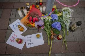 2 bărbaţi au murit după un atac armat homofob, într-un bar LGBT din Slovacia. Suspectul, în vârstă de 19 ani, a fost găsit mort