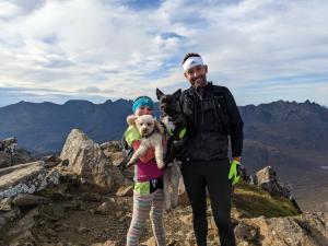 O fetiţă de doar 10 ani a cucerit cei mai înalţi munţi din Scoţia: "Mă simt mândră de mine"