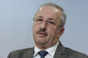 Ministrul Apărării, Vasile Dîncu, şi-a dat demisia: Nu pot colabora cu Klaus Iohannis