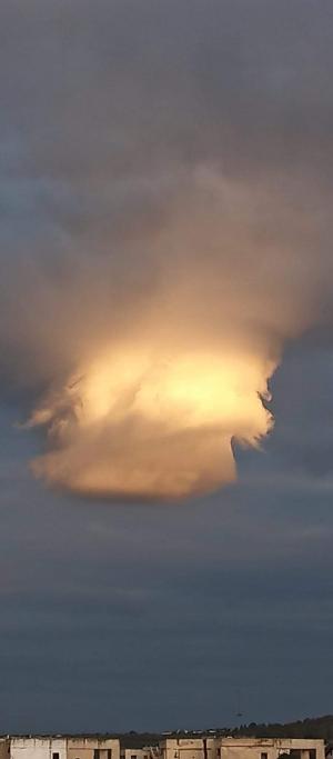 Un nor Cumulus i-a băgat în sperieți pe ieșeni, miercuri dimineață. Unii au crezut ca vine tornada