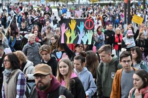 Proteste la Budapesta. 10.000 de persoane au cerut  în fața parlamentului creșterea salariilor profesorilor
