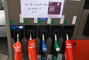 15% dintre benzinăriile din Franța s-au închis, din lipsă de carburant