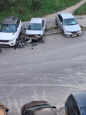 Un şofer care conducea fără permis, urmărit de poliție, în Constanța. Bărbatul a avariat trei mașini și s-a ales cu dosar penal