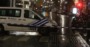 Un polițist a murit și un altul a fost rănit, după ce au fost înjunghiaţi în Belgia. Se ia în calcul un atac terorist