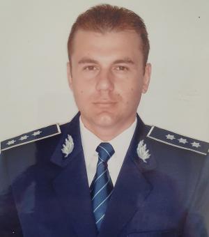 Fost comisar şef în cadrul IPJ Tulcea, găsit mort în fața blocului în care locuia. Mihăiță era tatăl unui băiețel și abia fusese pensionat din structurile MAI