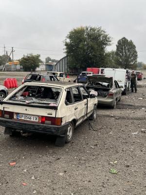 "Zace inconștientă pe asfalt, vino!". Doi frățiori de 5 și 9 ani vor crește fără mama lor, după ce rușii au bombardat un convoi umanitar civil, în Zaporojie