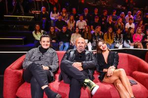 Răzvan Simion, Doina Teodoru, Ilona Brezoianu sau Cosmin Natanticu sunt doar câţiva dintre cei care îşi vor lua la roast colegii, chiar de ziua Antena 1