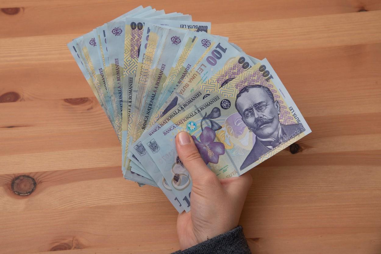 Skim easy to handle pedestal Măriri de salarii pentru bugetari de la 1 ianuarie. Ce creșteri le  pregătesc guvernanții | Observatornews.ro