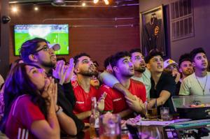 Reacţie paradoxală a iranienilor după înfrângerea cu SUA şi eliminarea de la Mondial: fanii au ieşit pe străzi şi s-au bucurat
