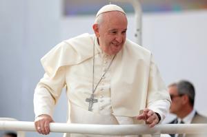 30.000 de oameni au participat la slujba oficiată de Papa Francisc în Bahrain: "Este un vis de o viaţă să îl vedem"