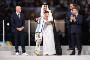 Ce este bishta, pelerina purtată de Messi la festivitatea de premiere de la Cupa Mondială 2022
