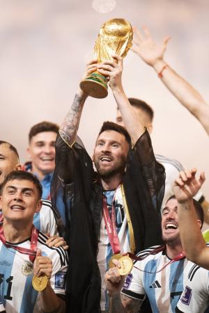 Ce este bishta, pelerina purtată de Messi la festivitatea de premiere de la Cupa Mondială 2022
