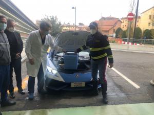 Poliţia italiană a traversat ţara într-un Lamborghini cu 300 de km/h pentru a livra doi rinichi şi a salva două vieţi