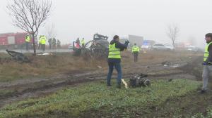 Om de afaceri din Buzău a murit într-un cumplit accident pe Drumul Morții E 85. Impactul a fost atât de violent, încât motorul a sărit la peste 5 metri distanță