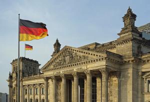 25 de extremişti arestaţi în Germania. Plănuiau o lovitură de stat şi intenționau să ia cu asalt clădirea Parlamentului
