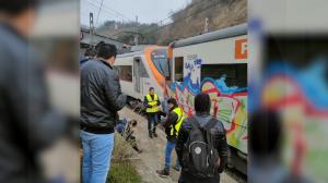 Peste 150 de oameni au fost răniţi, după ce două trenuri de navetişti s-au izbit puternic într-o gară din Spania