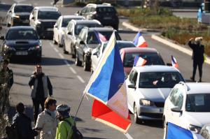 Mișcarea "Convoiul Libertății" a ajuns în Europa. Autoritățile franceze au interzis intrarea protestatarilor în Paris