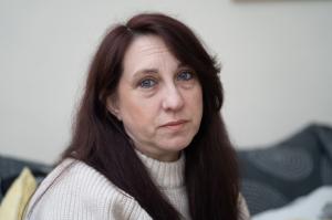 La 51 de ani, o mamă a 2 copii şi-a părăsit soţul şi i-a trimis 80.000 de lire "soldatului" care i-a furat inima. Escrocul folosea pozele unui ministru leton