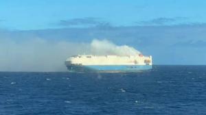O navă cargo cu 4.000 de mașini VW, Porsche, Audi şi Lamborghini a luat foc în Oceanul Atlantic. FOTO și VIDEO