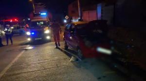 Un bărbat a murit, iar o femeie a fost rănită, după ce maşina în care se aflau a derapat într-o curbă, în Argeş. Cei doi se îndreptau spre casă