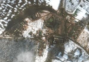 Rusia îşi suplimentează trupele în Belarus. Noi echipamente militare surprinse din satelit, aproape de graniţa cu Ucraina