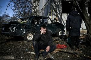 Magazinele și benzinăriile din Mariupol, luate cu asalt. La primul sunet al rachetelor, ucrainenii s-au retras în adăposturi: "Aici am stat în 2014 şi în 2015"