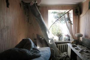 Un bărbat din Harkov s-a "trezit" cu o rachetă în dormitor, între canapea și calorifer